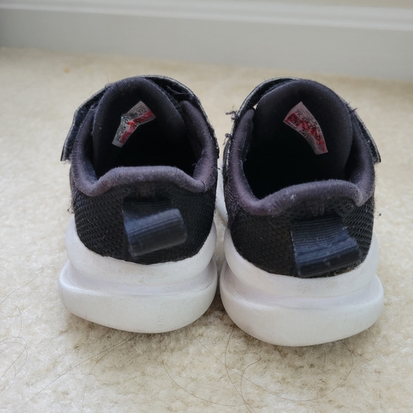 Lot of Nike light jacket and Adidas shoes - Picture 8 of 11